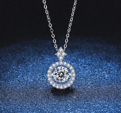 Exquisite Moissanite Crown Necklace - Luxury and Brilliance